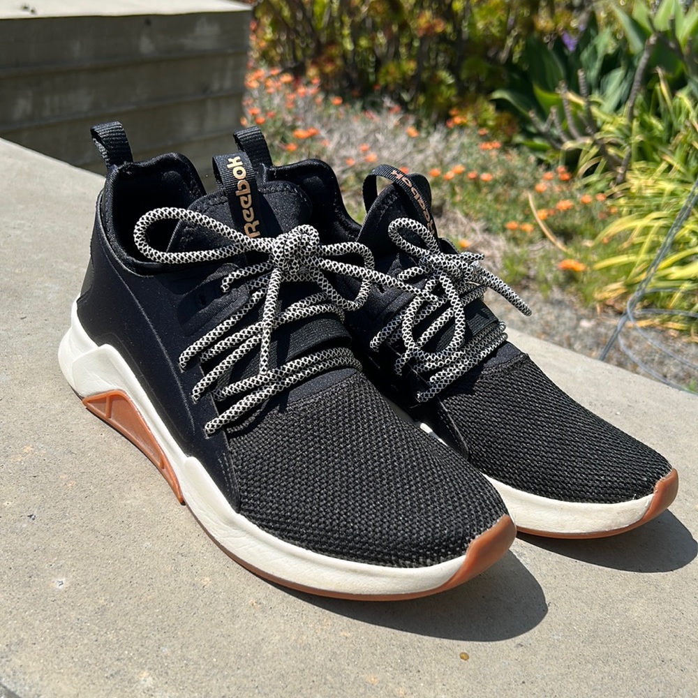 Totally cute Reebok lite shoes, sz 8